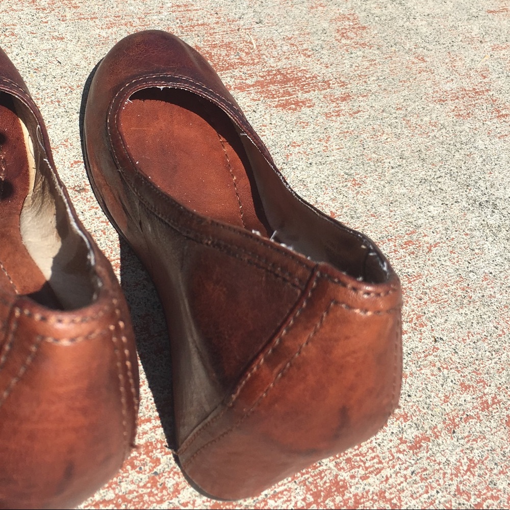 Beautiful Frye Carson Wedge Pump - Picture 5 of 8